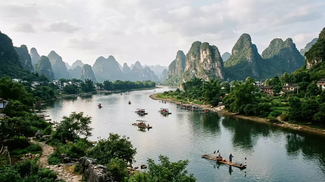 Editorial-Reisemagazinbild vom Wahrzeichen Li-Fluss Guilin in Guilin, China