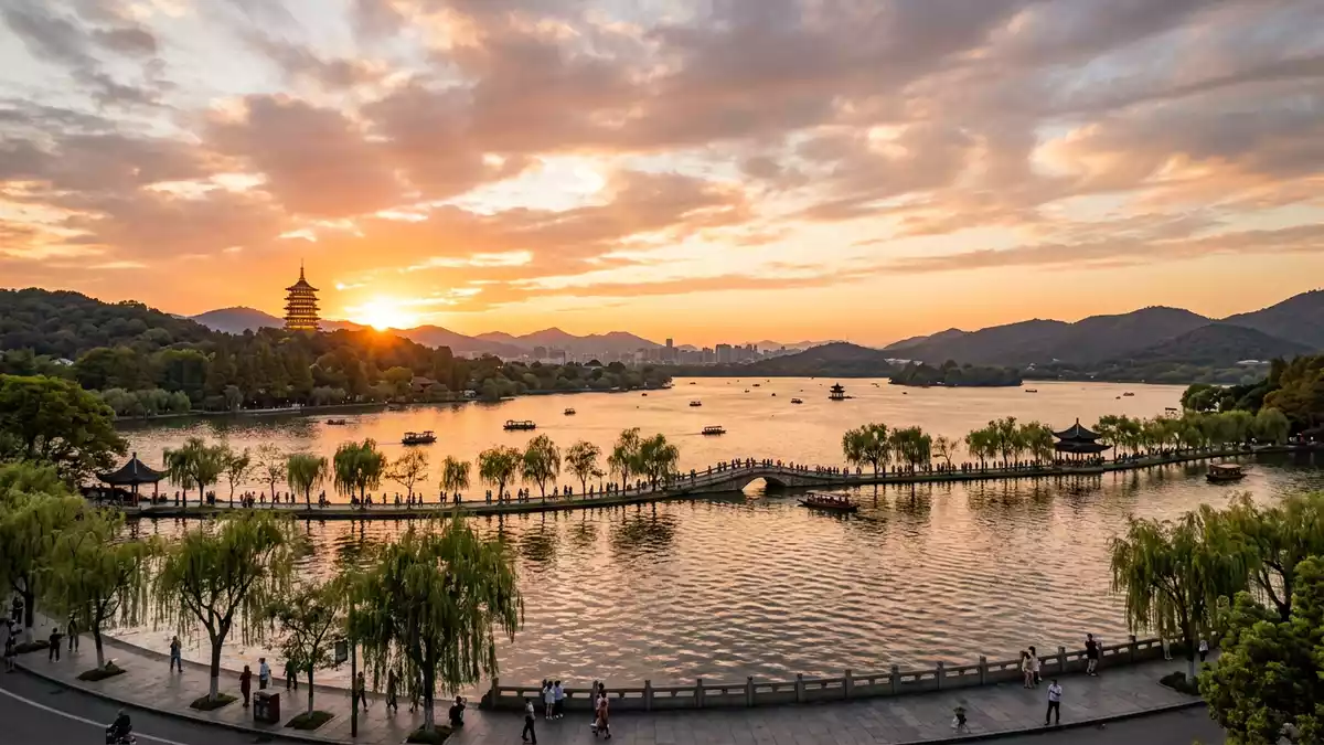 Fotorealistische Ansicht von Westsee Hangzhou in Hangzhou, China im Abendlicht