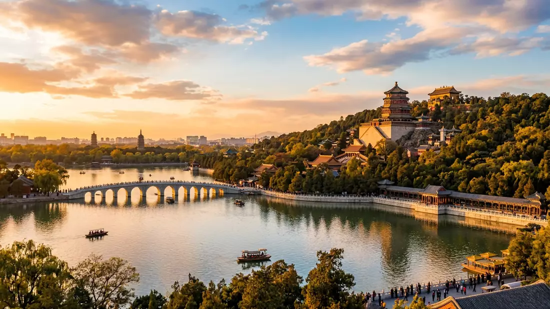Fotorealistische Ansicht von Sommerpalast Peking in Peking, China im Abendlicht
