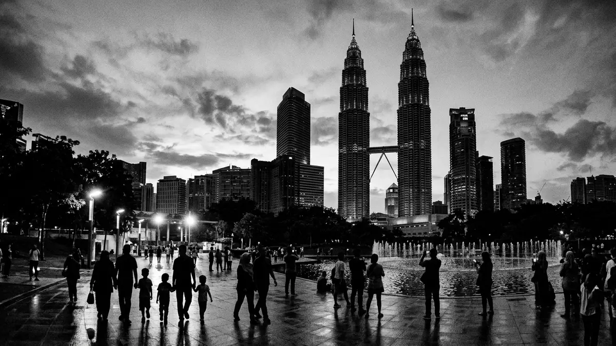 Schwarzweiss-Reportage vom Wahrzeichen Petronas Towers Kuala Lumpur in Kuala Lumpur, Malaysia