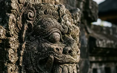 Extreme Makroaufnahme eines Materialdetails am Wahrzeichen Uluwatu-Tempel Bali in Pecatu Indonesien, taktile Struktur und weiches - Foto: THN