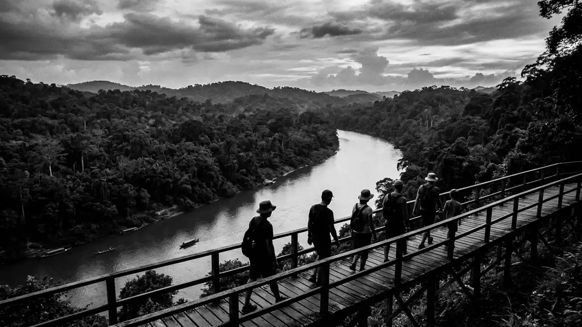 Schwarzweiss-Reportage vom Wahrzeichen Taman Negara in Kuala Tahan, Malaysia