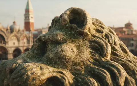 Extreme Makroaufnahme eines Materialdetails am Wahrzeichen Markusplatz Venedig in Venedig Italien, taktile Struktur und weiches - Foto: THN