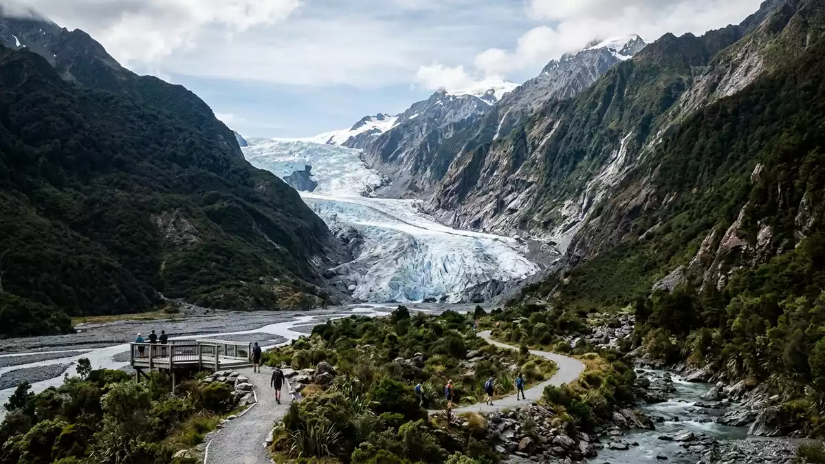 Editorial-Reisemagazinbild vom Wahrzeichen Fox-Gletscher in Fox Glacier, Neuseeland