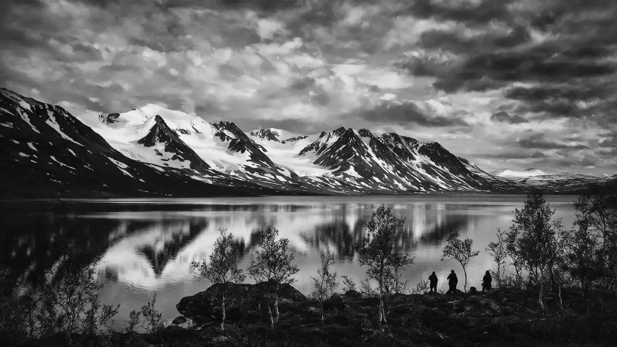 Schwarzweiss-Reportage vom Wahrzeichen Abisko-Nationalpark in Abisko, Schweden