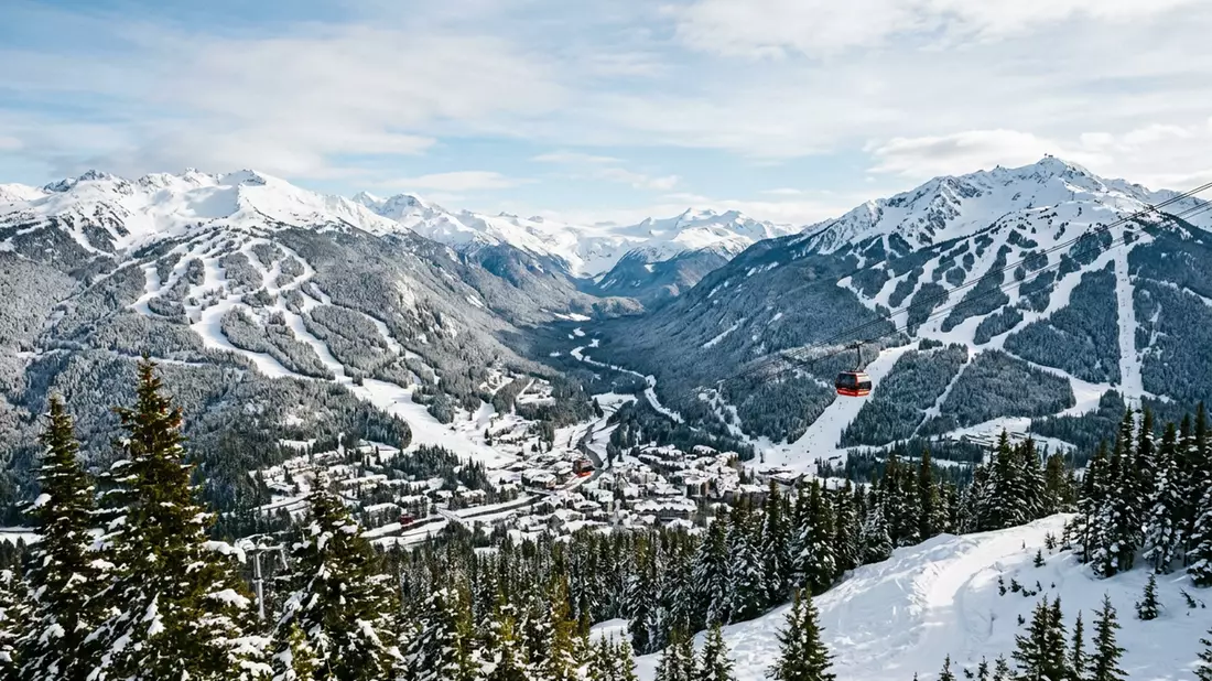 Editorial-Reisemagazinbild vom Wahrzeichen Whistler Blackcomb in Whistler, Kanada