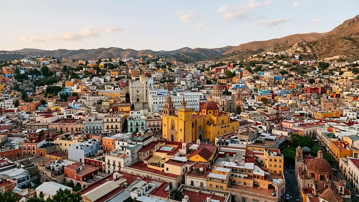 Editorial-Reisemagazinbild vom Wahrzeichen Altstadt Guanajuato in Guanajuato, Mexiko