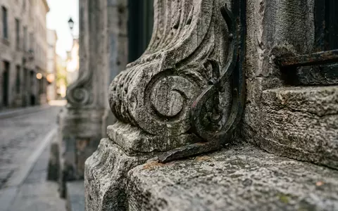 Extreme Makroaufnahme eines Materialdetails am Wahrzeichen Altstadt Montreal in Montreal Kanada, taktile Struktur und weiches - Foto: THN