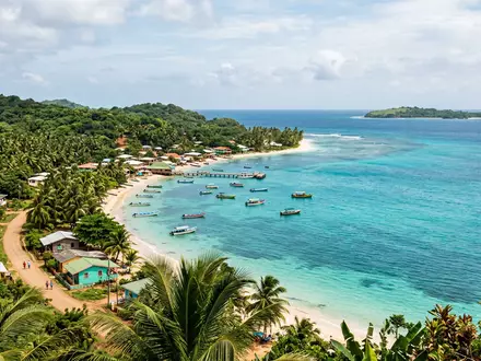Editorialbild im Reisemagazin-Stil vom Wahrzeichen Corn Islands in Big Corn Island Nicaragua, ausgewogene Bildgestaltung und - Foto: THN