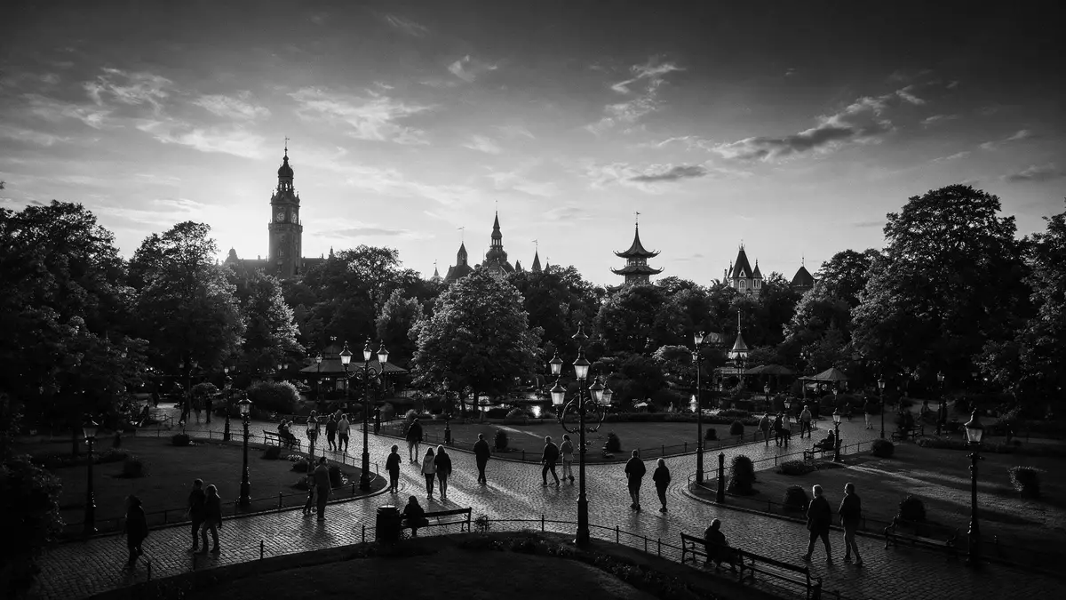 Schwarzweiss-Reportage vom Wahrzeichen Tivoli Kopenhagen in Kopenhagen, Dänemark