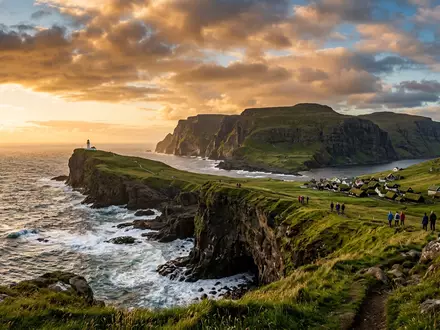Fotorealistische Panoramaaufnahme von Mykene in Mykines Griechenland, warmes Abendlicht auf Wahrzeichen im Reisemotiv - Foto: THN
