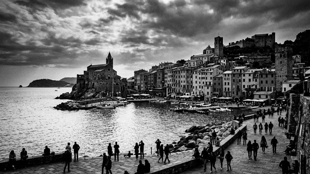 Schwarzweiss-Reportage vom Wahrzeichen Portovenere in Portovenere, Italien