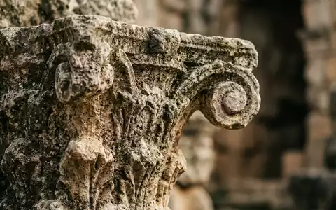 Extreme Makroaufnahme eines Materialdetails am Wahrzeichen Romisches Theater Merida in Merida Spanien, taktile Struktur und - Foto: THN