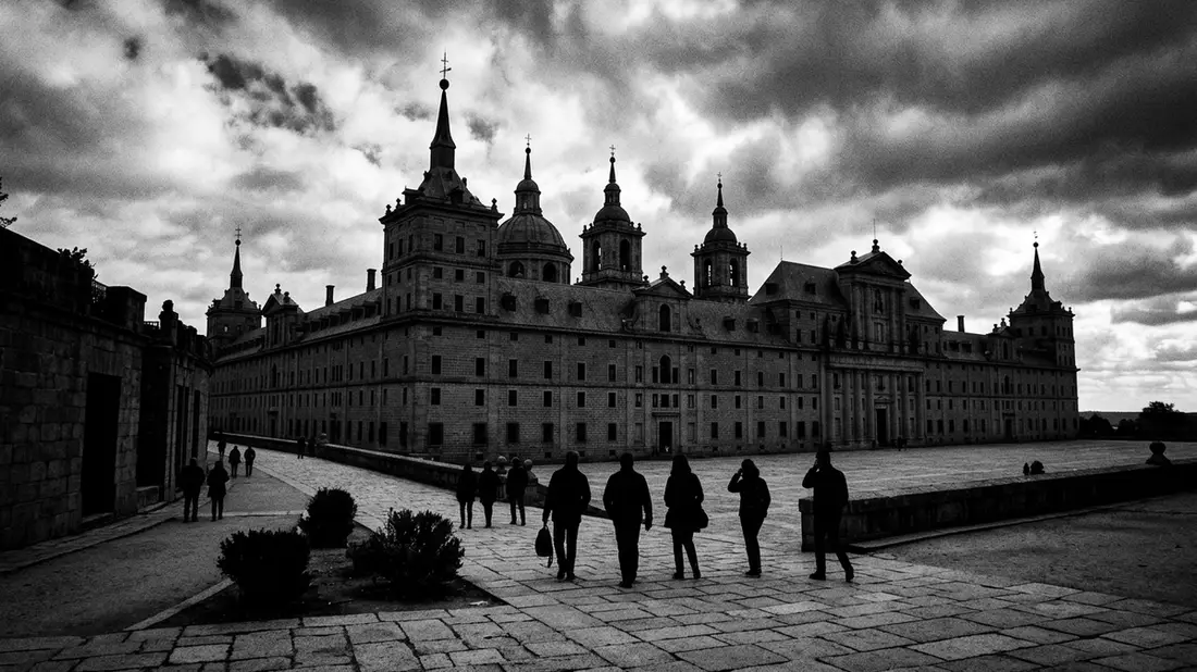 Schwarzweiss-Reportage vom Wahrzeichen Kloster El Escorial in San Lorenzo de El Escorial, Sp…