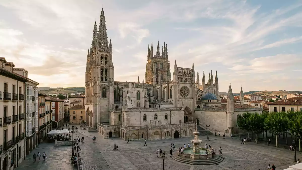 Editorial-Reisemagazinbild vom Wahrzeichen Kathedrale von Burgos in Burgos, Spanien