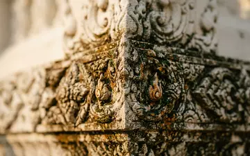 Extreme Makroaufnahme eines Materialdetails am Wahrzeichen Weisser Tempel Chiang Rai in Chiang Rai Thailand, taktile - Foto: THN