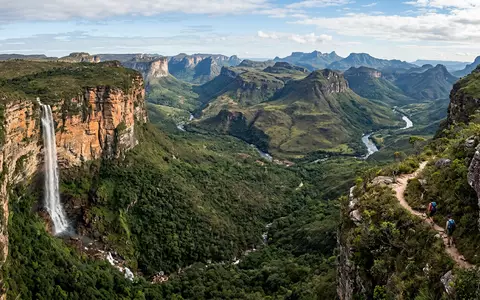 Editorialbild im Reisemagazin-Stil vom Wahrzeichen Chapada Diamantina in Lencois Brasilien, ausgewogene Bildgestaltung und natuerliches Umgebungslicht - Foto: THN