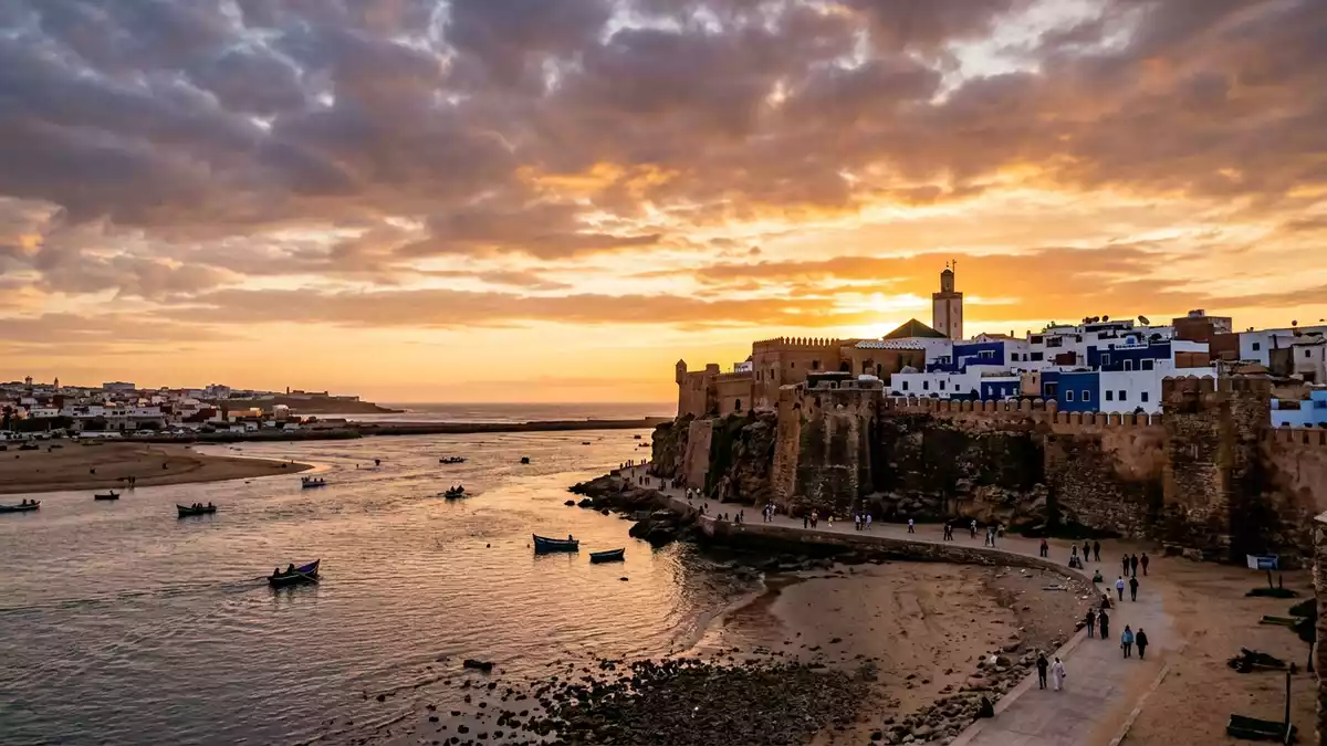 Fotorealistische Ansicht von Kasbah des Oudaias in Rabat, Marokko im Abendlicht
