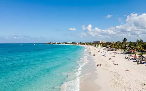 Editorialbild im Reisemagazin-Stil vom Wahrzeichen Varadero in Varadero Kuba, ausgewogene Bildgestaltung und natuerliches Umgebungslicht - Foto: THN