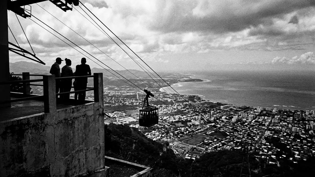 Schwarzweiss-Reportage vom Wahrzeichen Puerto Plata Seilbahn in Puerto Plata, Dominikanische…