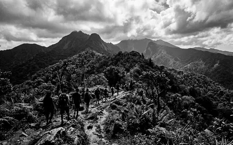 Schwarzweiss-Reportagebild vom Wahrzeichen El-Yunque-Nationalwald in Rio Grande Puerto Rico, dokumentarische Reisefotografie mit starken Kontrasten - Foto: THN