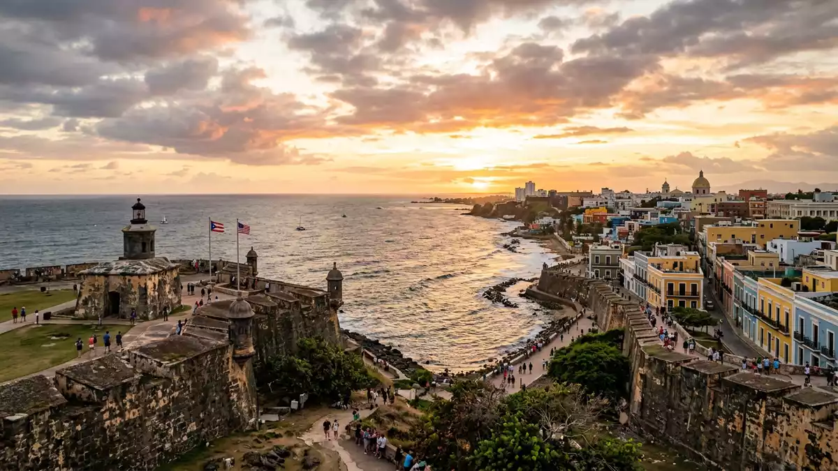 Fotorealistische Ansicht von Altstadt San Juan in San Juan, Puerto Rico im Abendlicht