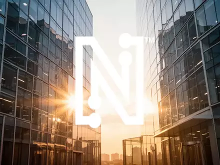 Moderne Büroarchitektur im Sonnenlicht als Symbol für strategische Unternehmensbeteiligungen - Foto: über boerse-global.de