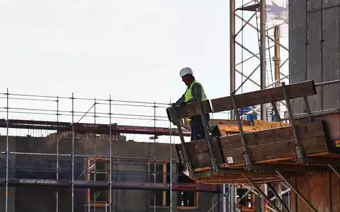 Bauarbeiter auf einer Baustelle (Archiv) - Foto: via dts Nachrichtenagentur