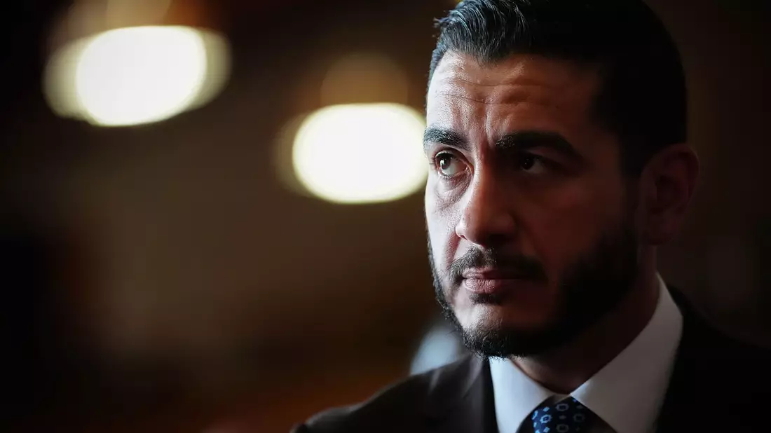 Setzt sich in der parteiinternen Vorwahl gegen Haley Stevens durch - Abdul El-Sayed. (Archivbild) - Bild: Julia Demaree Nikhinson/AP/dpa
