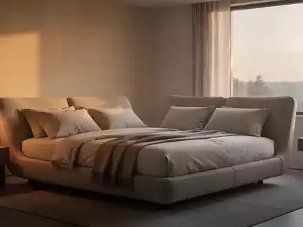 Modernes, sonnendurchflutetes Schlafzimmer mit einem ordentlich gemachten Bett in einer ruhigen, morgendlichen Atmosphäre. - Foto: über boerse-global.de
