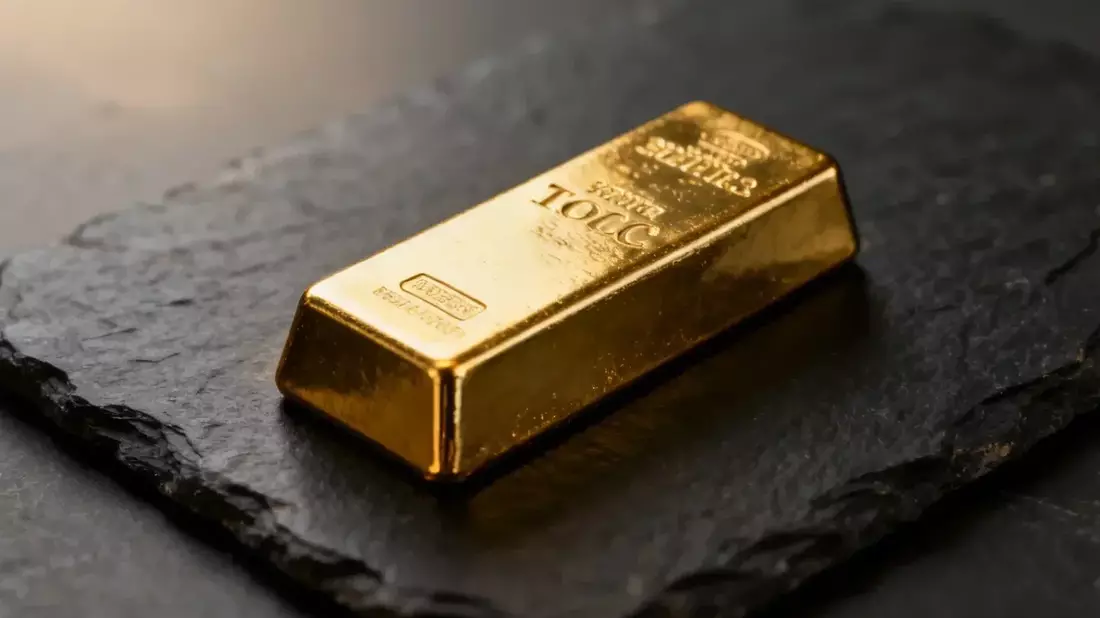Gold Surges 3.9% on Hormuz Hopes, Silver Breaks $60