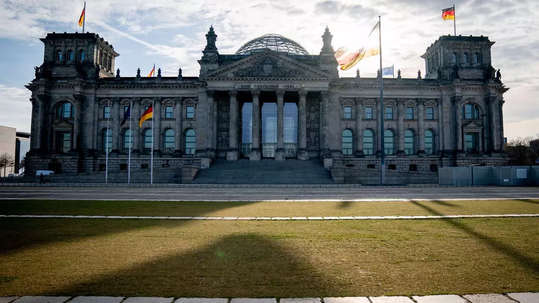 Der Petitionsausschuss des Bundestages berät öffentlich über erfolgreiche Eingaben. (Symbolbild) - Bild: Kay Nietfeld/dpa