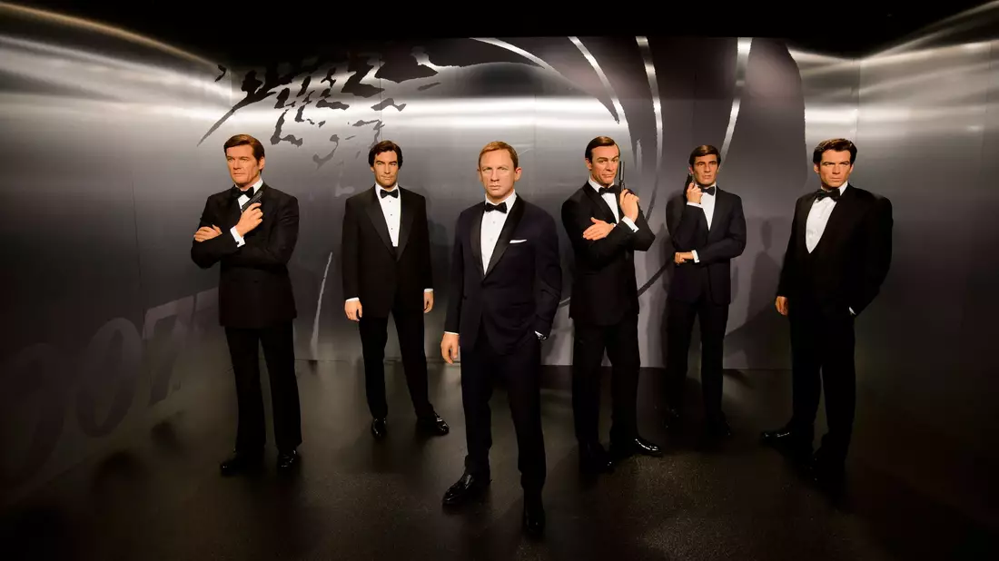 Wer wird sich dazugesellen? Der nächste James-Bond-Darsteller soll noch dieses Jahr verkündet werden. - Bild: Madame Tussauds/dpa