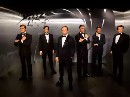 Wer wird sich dazugesellen? Der nächste James-Bond-Darsteller soll noch dieses Jahr verkündet werden. - Foto: Madame Tussauds/dpa