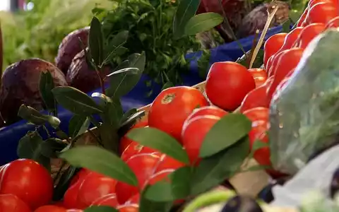 Tomaten an einem Gemüsestand (Archiv) - Foto: via dts Nachrichtenagentur