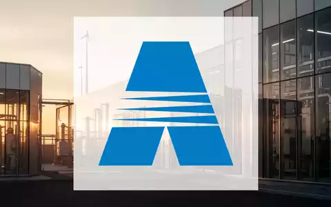 Moderne Energieinfrastruktur bei Sonnenuntergang als Symbol für Stabilität und wirtschaftliches Wachstum. - Foto: über boerse-global.de
