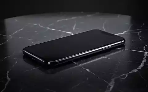 Schlanke, hochwertige Smartphone-Silhouette auf dunkler, reflektierender Fläche, für High-End-Mobiltechnologie. - Foto: über boerse-global.de