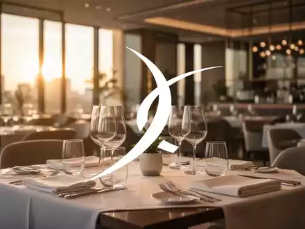 Modernes Restaurantinterieur bei warmem Licht, das wirtschaftliches Wachstum und Stabilität symbolisiert. - Foto: über boerse-global.de