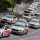 Die Taxibranche fordert Mindestpreise für die Mietwagenplattformen. (Archivbild) - Bild: Rolf Vennenbernd/dpa