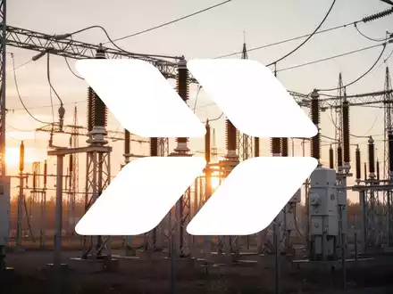 Moderne Hochspannungsinfrastruktur in der Morgendämmerung als Symbol für den Energiesektor. - Foto: über boerse-global.de