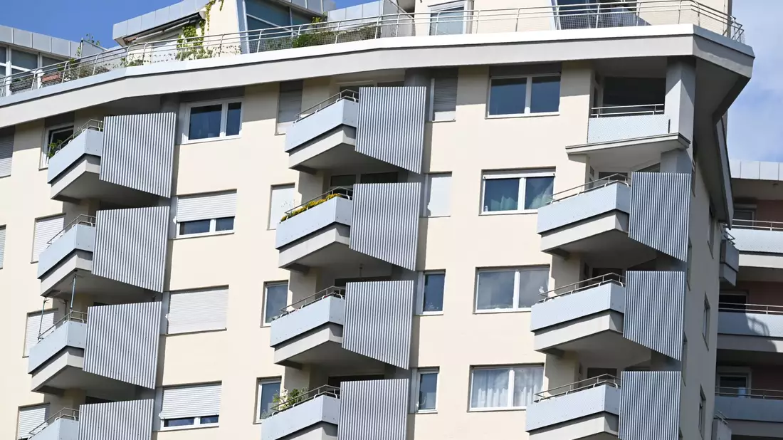 In Stuttgart sind Wohnimmobilienpreise vergleichsweise stark zurückgegangen. (Archivbild) - Bild: Bernd Weißbrod/dpa