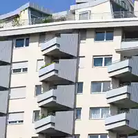 In Stuttgart sind Wohnimmobilienpreise vergleichsweise stark zurückgegangen. (Archivbild) - Foto: Bernd Weißbrod/dpa