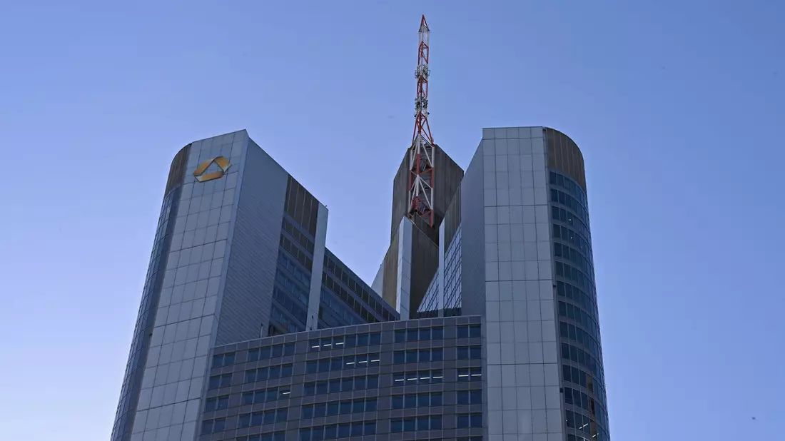 Die Commerzbank legt Zahlen für das zweite Quartal vor. (Archivbild) - Bild: Michael Brandt/dpa