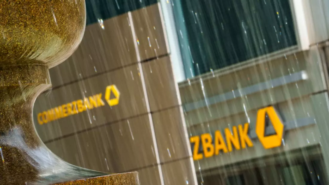 Seit fast zwei Jahren wehrt sich die Commerzbank gegen eine Übernahme. (Archivbild) - Bild: Andreas Arnold/dpa