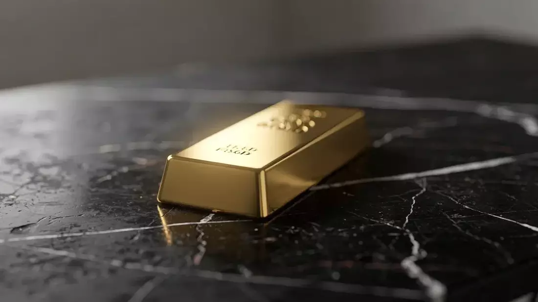 Gold Surges Past $4,294 as Weak ADP Data and Hormuz Diplomacy Shift Fed Bets