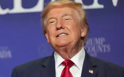 Engpässe im US-Militär bei Waffen und Munition als Folge des Iran-Kriegs? US-Präsident Donald Trump weist diese Bericht zurück und droht allen, die das behaupten, mit langen Haftstrafen. - Foto: Mark Schiefelbein/AP/dpa
