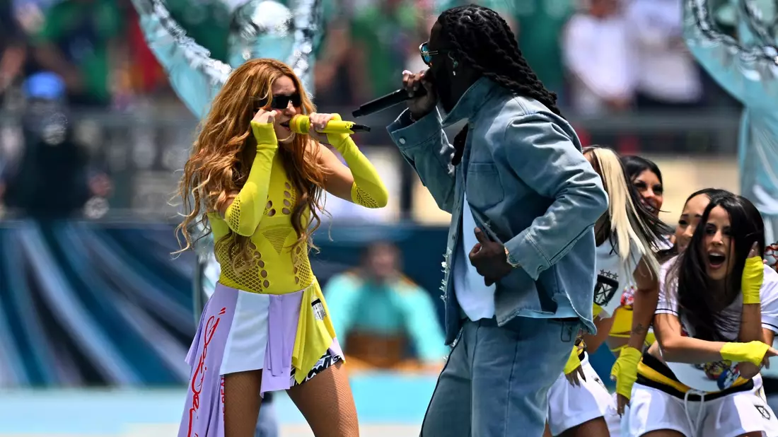 Shakira und Burna Boy bei der WM-Eröffnung. (Archivbild) - Bild: Tom Weller/dpa