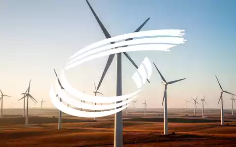 Moderne Windkraftanlagen in einer sonnendurchfluteten Landschaft bei Sonnenaufgang. - Foto: über boerse-global.de