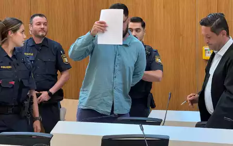 Der 25-Jährige vor dem Oberlandesgericht München. (Archivbild) - Foto: Elke Richter/dpa