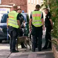 Zahlreiche Einsatzkräfte und auch Hunde waren an der Suche beteiligt. - Foto: Marcus Golejewski/dpa